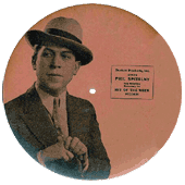 Phil Spitalny op de achterkant van een plaat uit begin 1932 met dank aan Hans Koert
